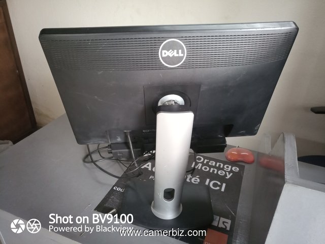Écran Dell 22 Pouces avec baffles lumineux disponible sur Douala  - 18411