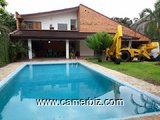 Duplex 1100m2 avec piscine a vendre a Bonaberi, Douala