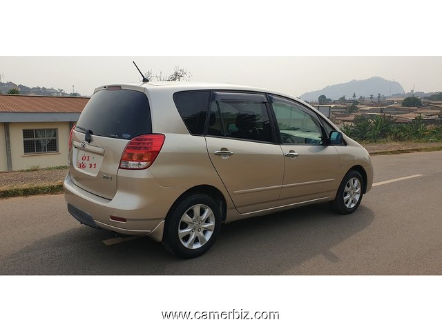 2005 Toyota Corolla Spacio(verso) 7 places avec 4WD(4x4). Full Option à Vendre - 10501