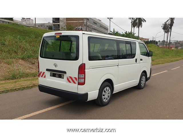 2010 Toyota HiACE 15 Places Full Option à Vendre - 10697