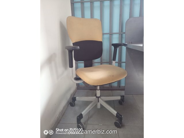 Vente d'une chaise de bureau sur douala  - 10820