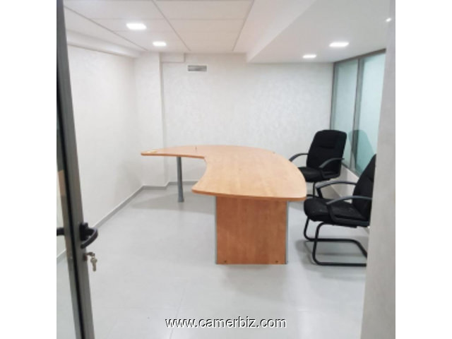 BUREAU A LOUER EN COLOCATION A AKWA - 10896