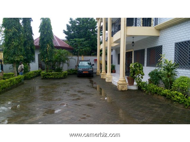 DUPLEX TRES PROPRE A VENDRE A DOUALA AU QUARTIER MAKEPE LIEU-DIT SAINT-TROPEZ - 1502