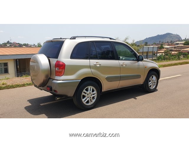 2004 Toyota Rav4 avec 4WD à vendre à Yaoundé - 15668