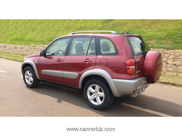 2005 Toyota Rav4 avec 4WD à vendre à Yaoundé - 16087