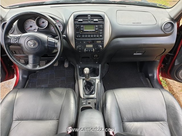 2005 Toyota Rav4 avec 4WD à vendre à Yaoundé - 16087