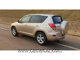 2007 Toyota Rav4 avec 4WD et Chaises en cuir à vendre à Yaoundé - 16180