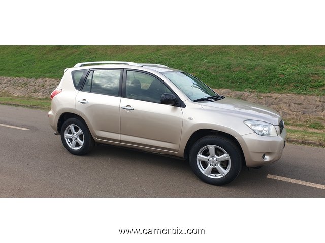 2007 Toyota Rav4 avec 4WD  à vendre à Yaoundé - 16842