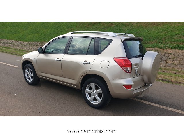 2007 Toyota Rav4 avec 4WD  à vendre à Yaoundé - 16842