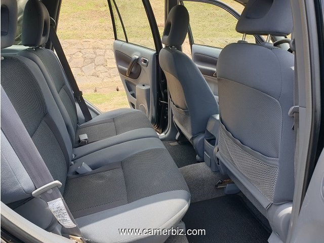 2004 Toyota Rav4 avec 4WD à vendre à Yaoundé - 17065