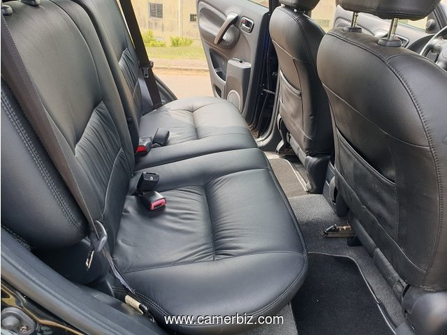 2005 Toyota Rav4 4WD(4x4) à vendre à Yaoundé - 18895