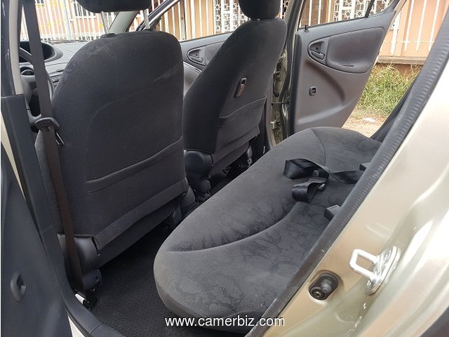 MODELE 2005 TOYOTA YARIS AUTOMATIQUE A VENDRE - 1900