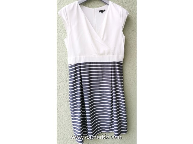 Robe Classe blanche bleue T42 9.990 F CFA (CR0064) - 19707