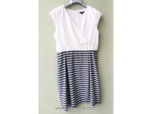 Robe Classe blanche bleue T42 9.990 F CFA (CR0064) - 19707