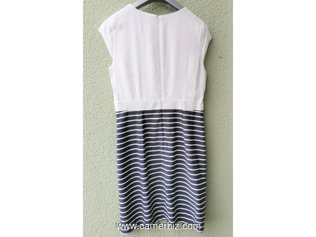 Robe Classe blanche bleue T42 9.990 F CFA (CR0064) - 19707