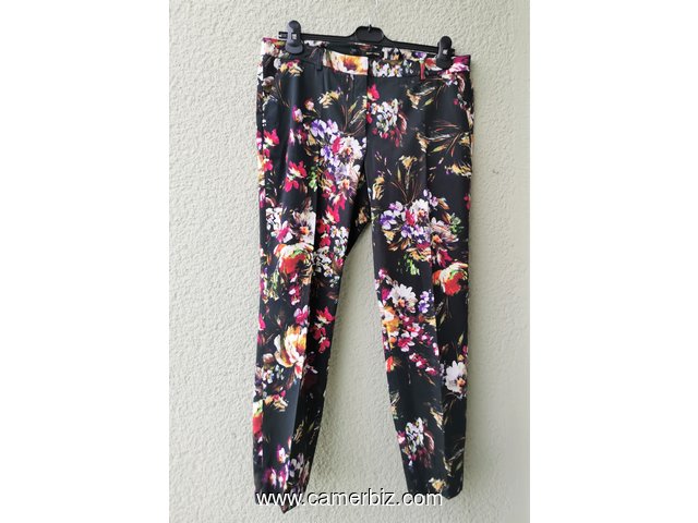 Pantalon élégant noir fleuri T42 6.990 F CFA (P0013) - 20174