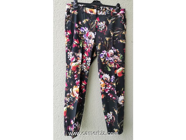 Pantalon élégant noir fleuri T42 6.990 F CFA (P0013) - 20174