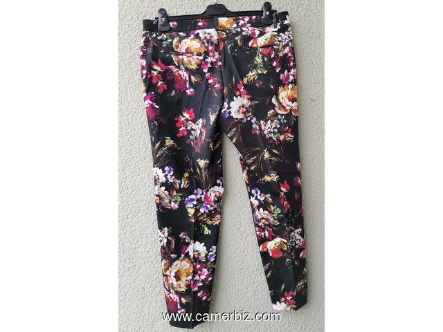 Pantalon élégant noir fleuri T42 6.990 F CFA (P0013) - 20174