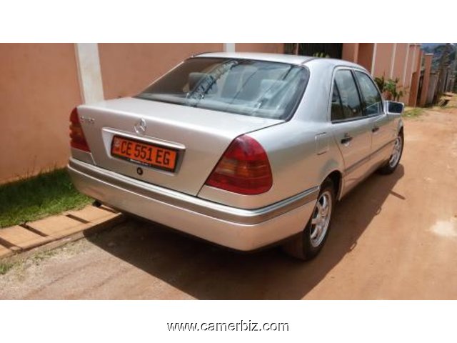 Mercedes C180, climatisée à louer à Yaoundé 30.000 f cfa/ jour  - 2459