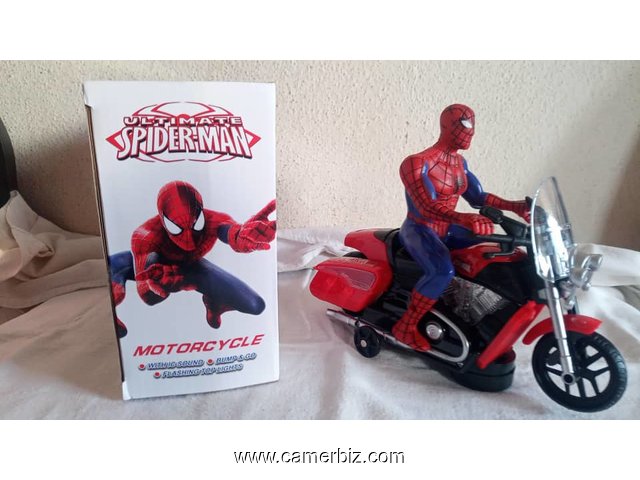 Spiderman sur une Moto -- jouet pour enfant avec musique sons et lumières -- petit modèle - 25520