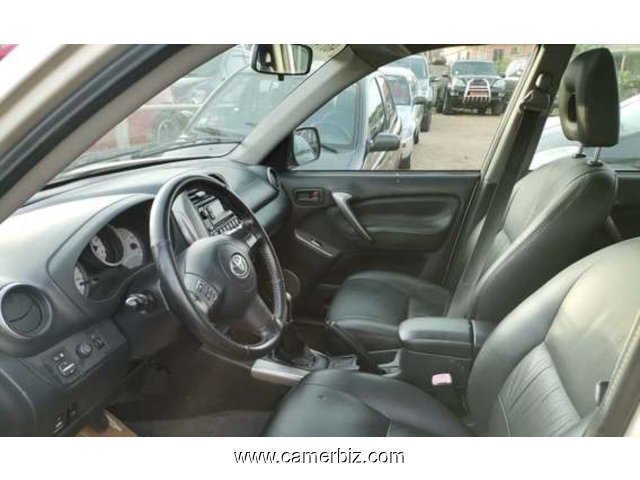 2005 Toyota Rav4 avec 4WD: YAOUNDE. - 25825