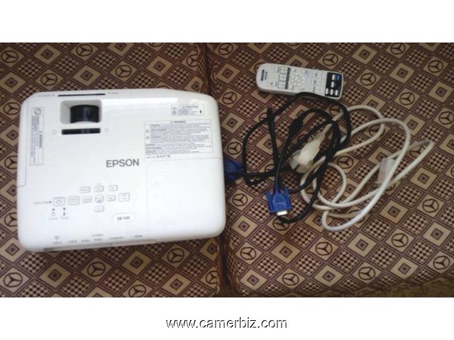 Vidéo projecteur Epson EB S-18 - 2705