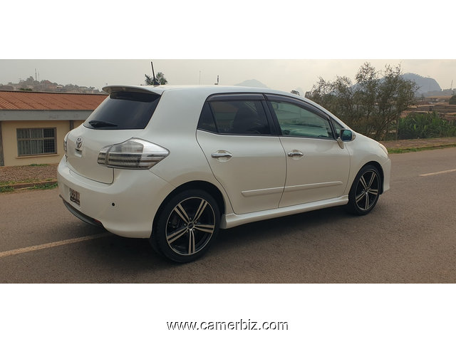  2010 Toyota Blade Automatique 4WD avec Sièges en cuir. YAOUNDE. - 29232