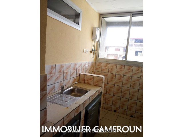 Appartement à louer au 1er étage d'un immeuble à Omnisports à 150 m de la route principale   - 2986