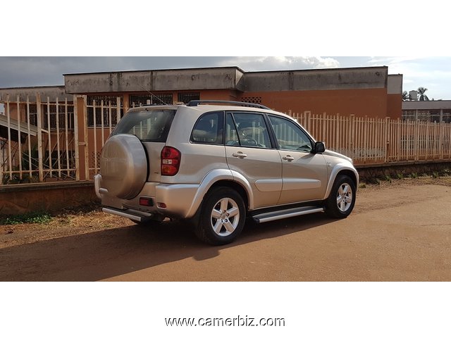 Belle 2005 Toyota Rav4 + 4WD full option a vendre - 3110