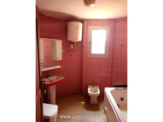 APPARTEMENT A LOUER A MVOG-ADA  (caveau) - 3327