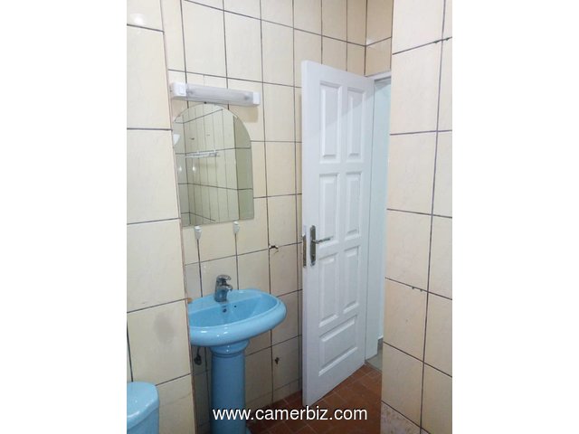 appartement 02 chambres a louer biyem-assi - 3429