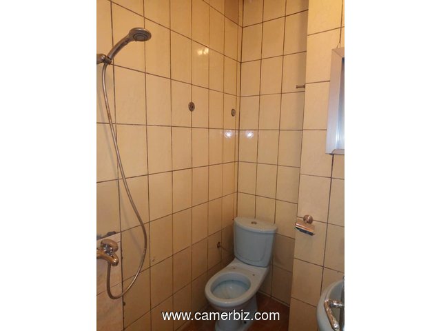 appartement 02 chambres a louer biyem-assi - 3429