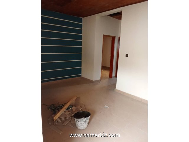 Appartement neuf avec parking forage à Nsam Obam. 2 chambres 1 douches - 34312