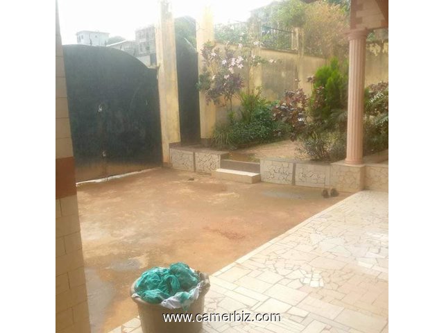 Villa avec parking, espace vert, forage à Etoudi Nkolmbong - 34313