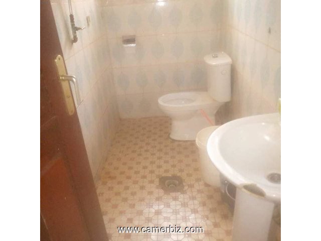 Villa avec parking, espace vert, forage à Etoudi Nkolmbong - 34313