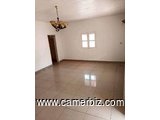 Villa spacieuse Pour bureaux ou habitation, avec parking à Etoudi bordure de route - 34314