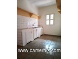 Villa spacieuse Pour bureaux ou habitation, avec parking à Etoudi bordure de route - 34314
