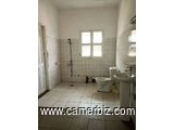 Villa spacieuse Pour bureaux ou habitation, avec parking à Etoudi bordure de route - 34314