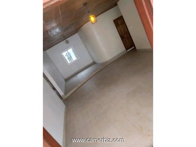 Villa avec parking à Nkoabang bordure de goudron - 34325