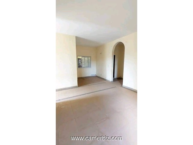 Appartement à louer à Etoudi avec parking - 34332