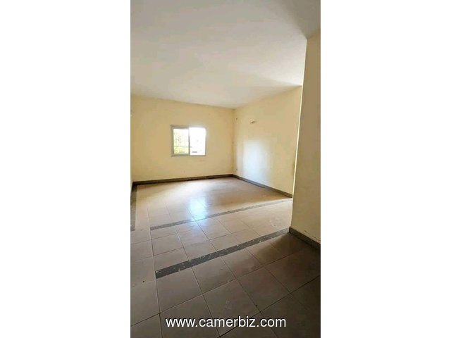 Appartement à louer à Etoudi avec parking - 34332