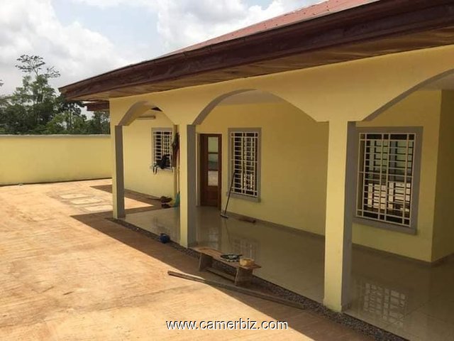 Belle villa spacieuse avec espace vert forage parking à Nkolnda - 34336