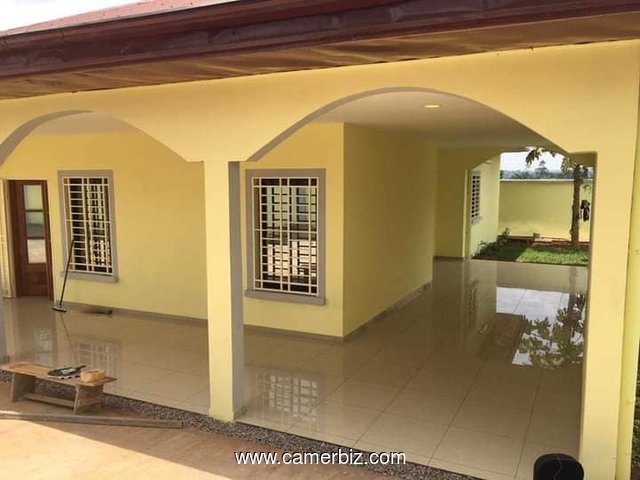 Belle villa spacieuse avec espace vert forage parking à Nkolnda - 34336