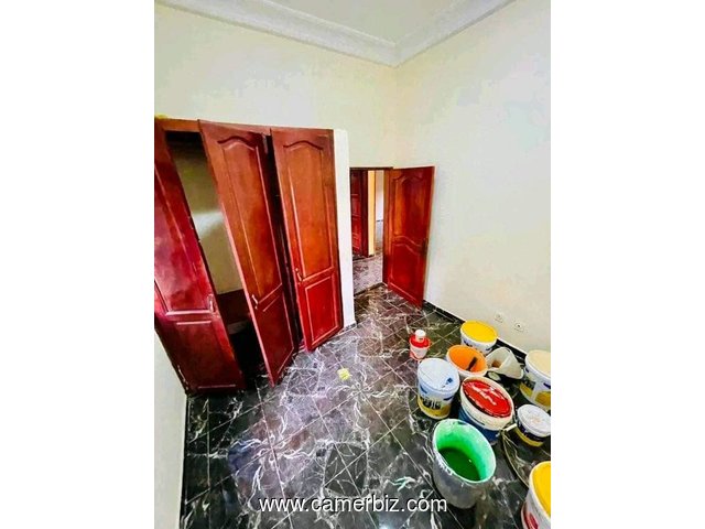 Appartement avec gardien Forage, parking à Nsimeyong. 2 chambres 2 douches  - 34348