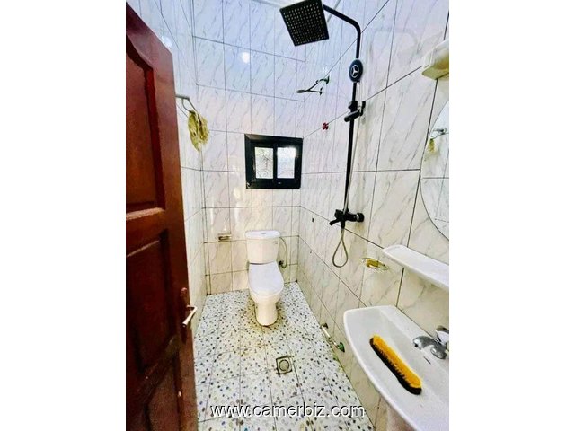 Appartement avec gardien Forage, parking à Nsimeyong. 2 chambres 2 douches  - 34348