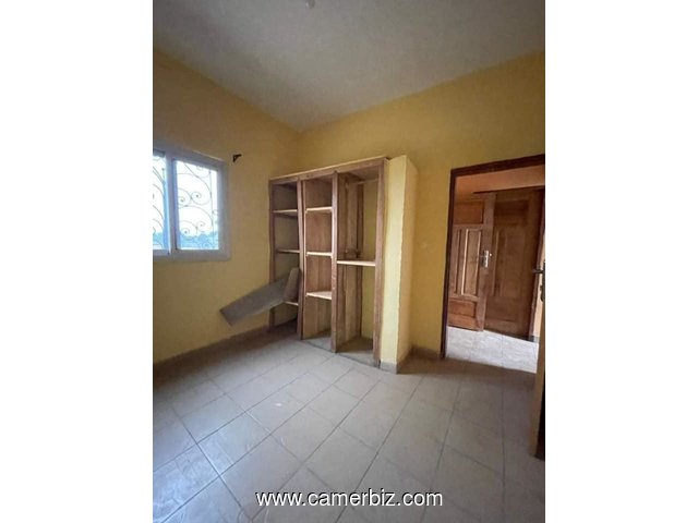 Appartement avec Forage, parking à Tsinga village. Accès goudronné - 34350