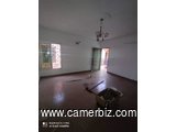 Appartement avec Forage, parking à Nsam Obam. 2 chambres 2 douches  - 34351