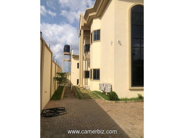 YAOUNDÉ ODZA petit marchée Duplex haut standing nouvellement construit  À vendre superficie :1000 m2 - 34370