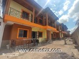 Appartement neuf avec clim, eau chaude forage parking à Nkoabang Lada, en bordure de route - 34397