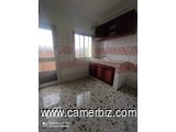 Appartement neuf avec clim, eau chaude forage parking à Nkoabang Lada, en bordure de route - 34397